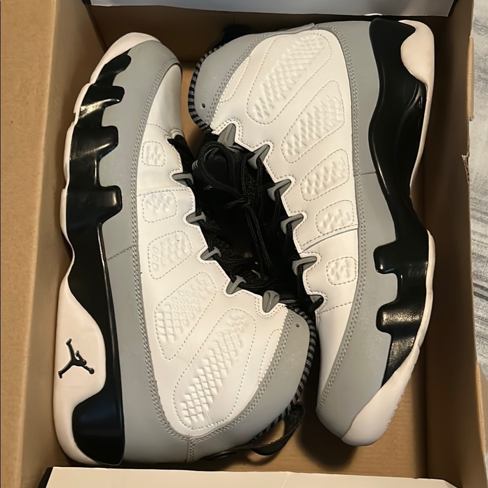 Air Jordan Retro 9 Barons Sneakers